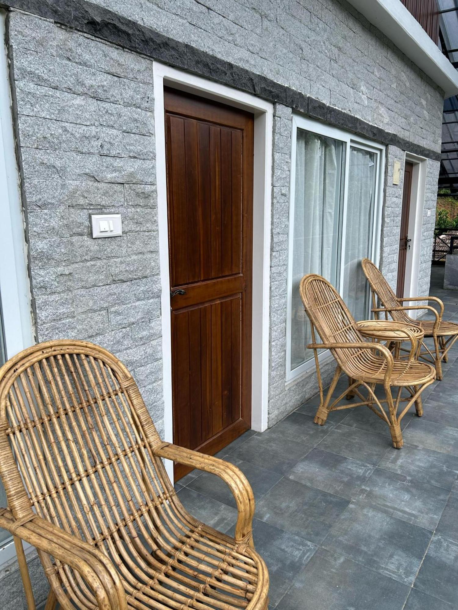 Kv By Halcyon Traveltech Apartment Anachal Bagian luar foto